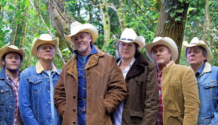 Los Pacaminos Feat. Paul Young