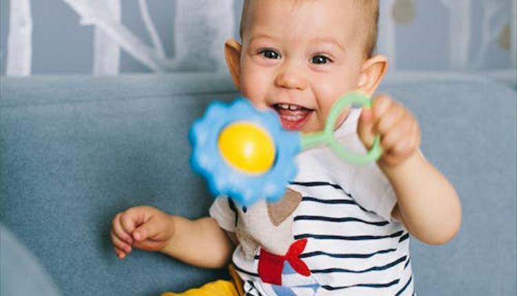 Toddler shaking rattle